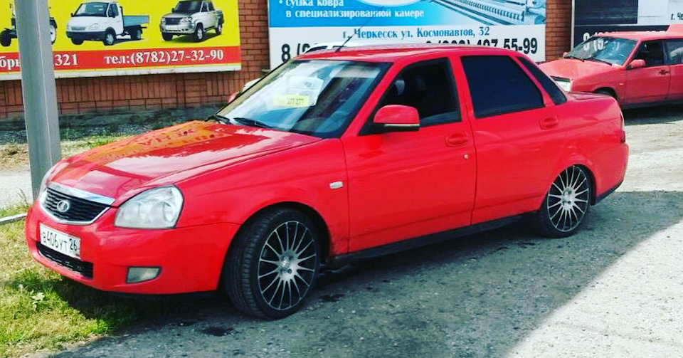 Lada Priora Red