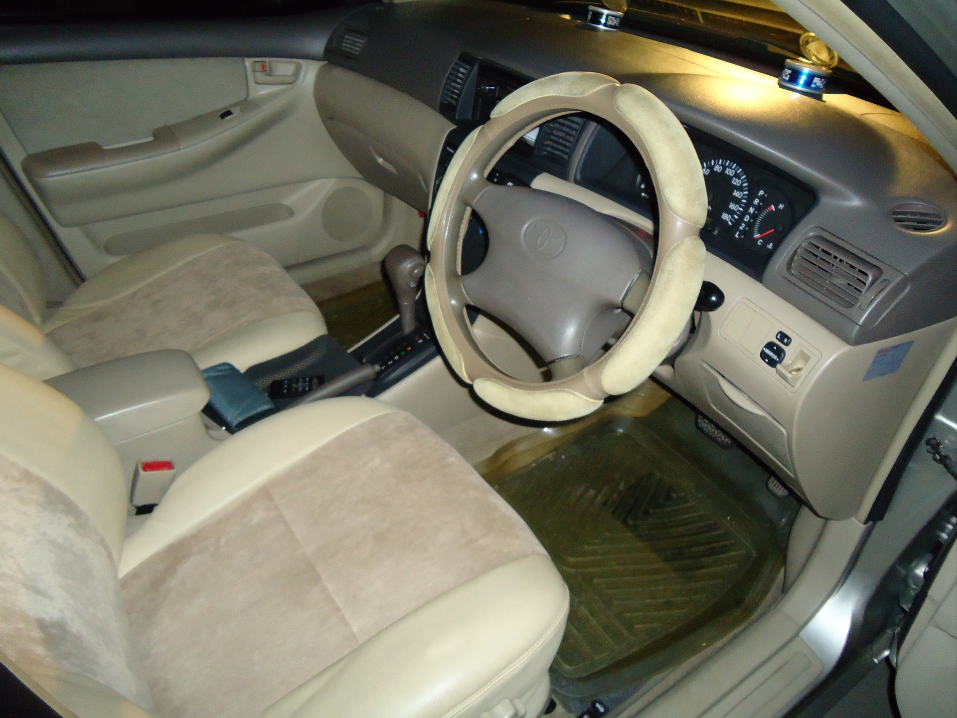 Salon - Toyota Corolla 05L 2001