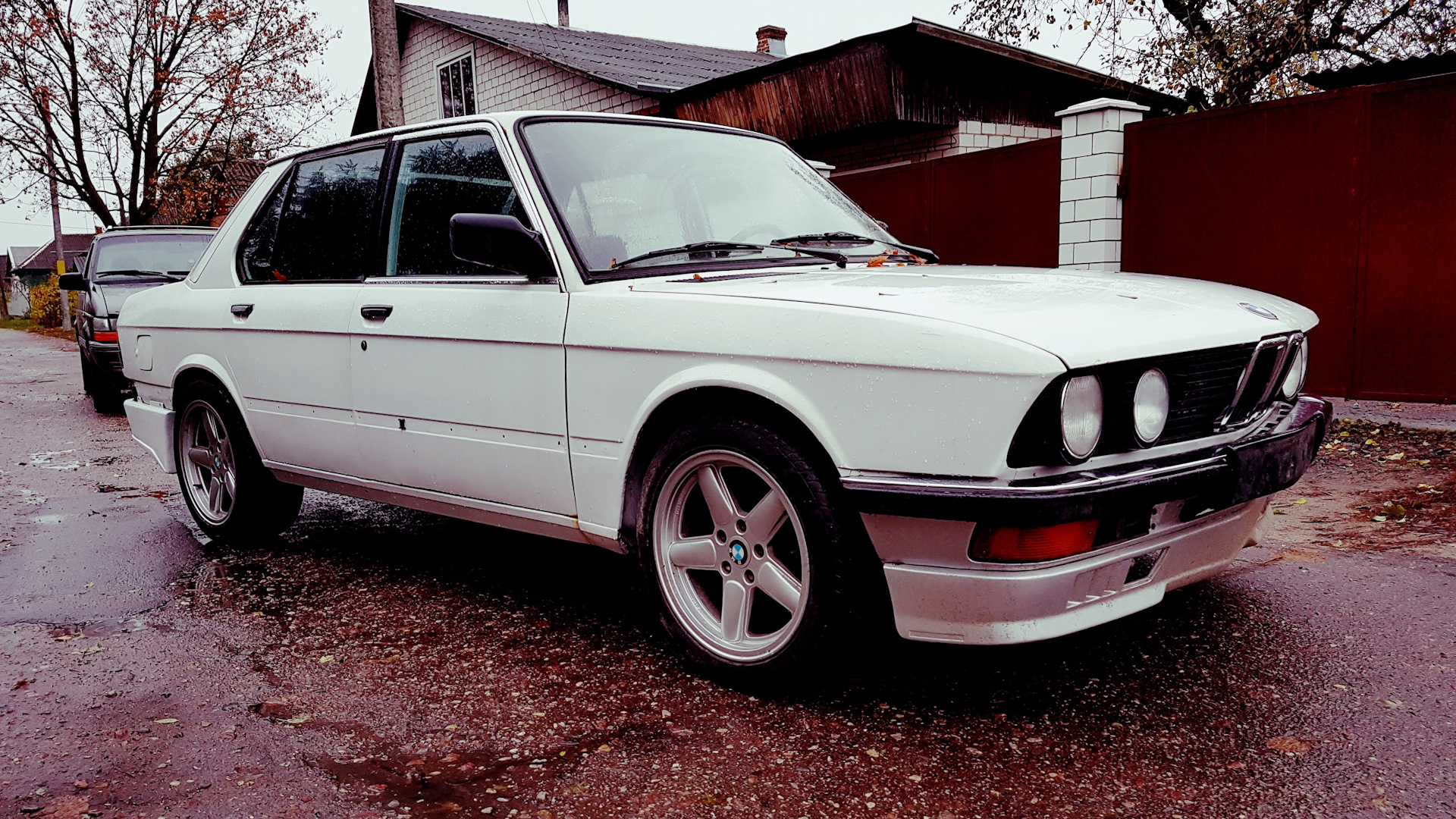 BMW 5 series (E28) 2.8 бензиновый 1986 | Машина Бэтмена на DRIVE2