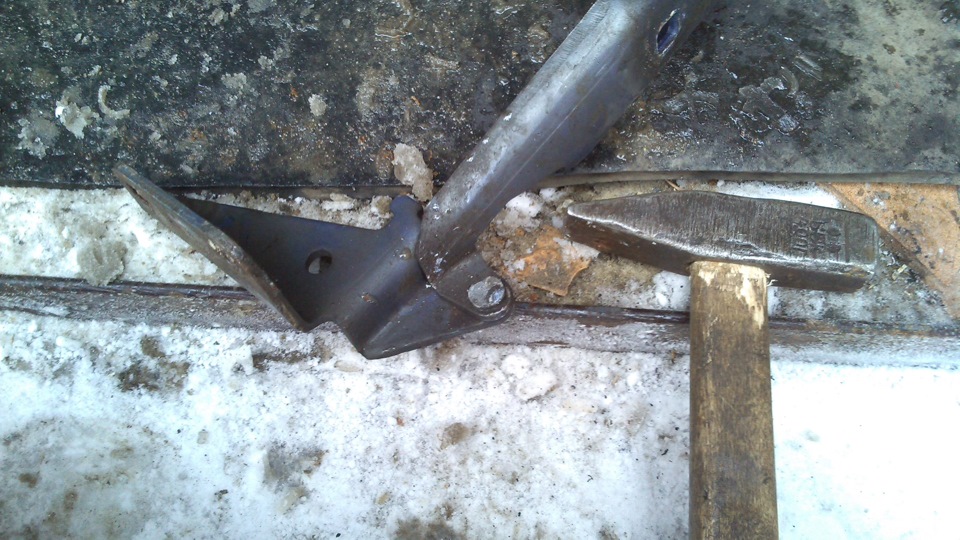 Избавляемся от стука петли капота! — Lada Приора хэтчбек, 1,6 л, 2008 ...