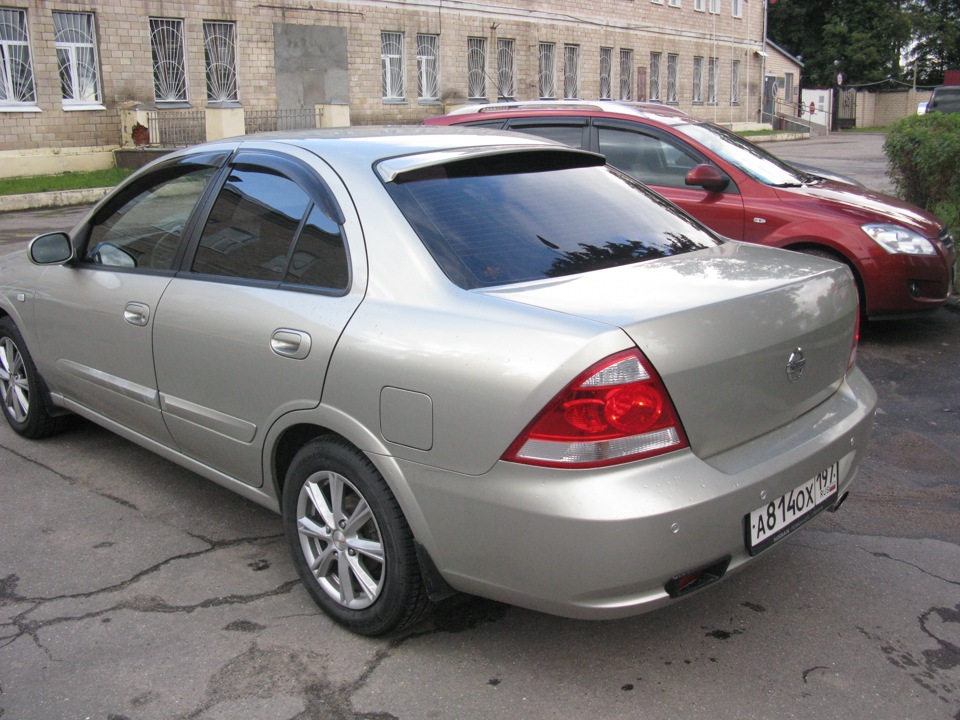 Стекло альмеру. Nissan Almera Classic сзади. Ниссан Альмера Классик сзади. Задний козырек Альмера н16. Ниссан Альмера Классик заднего стекла.