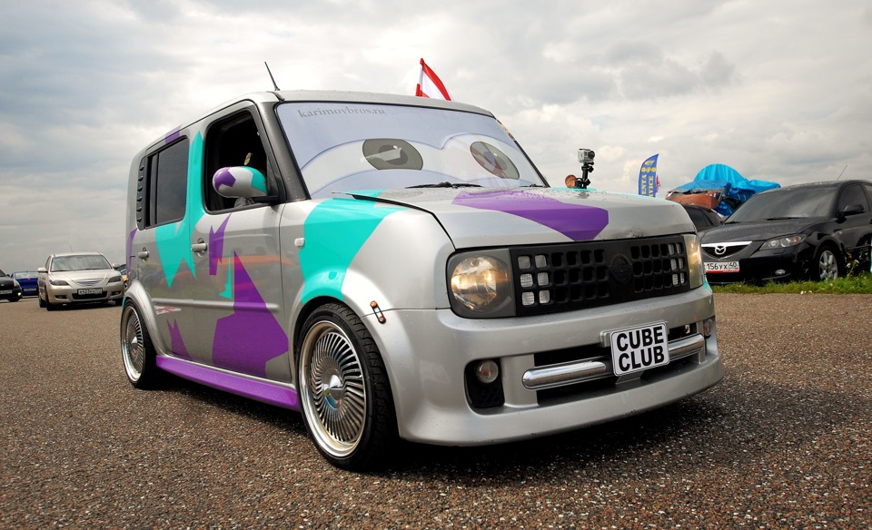 Nissan Cube стенс