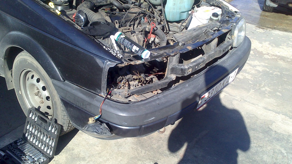 Конденсат в фаре — Volkswagen Passat B3, 1,8 л, 1990 года | своими ...