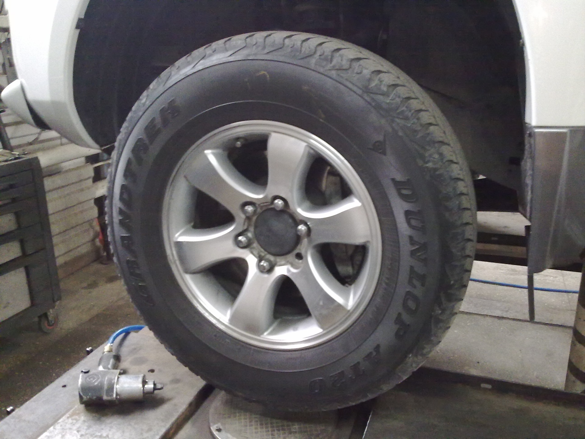 Punctured the wheel and changed the hairpin - Toyota Land Cruiser Prado 27 L 2007