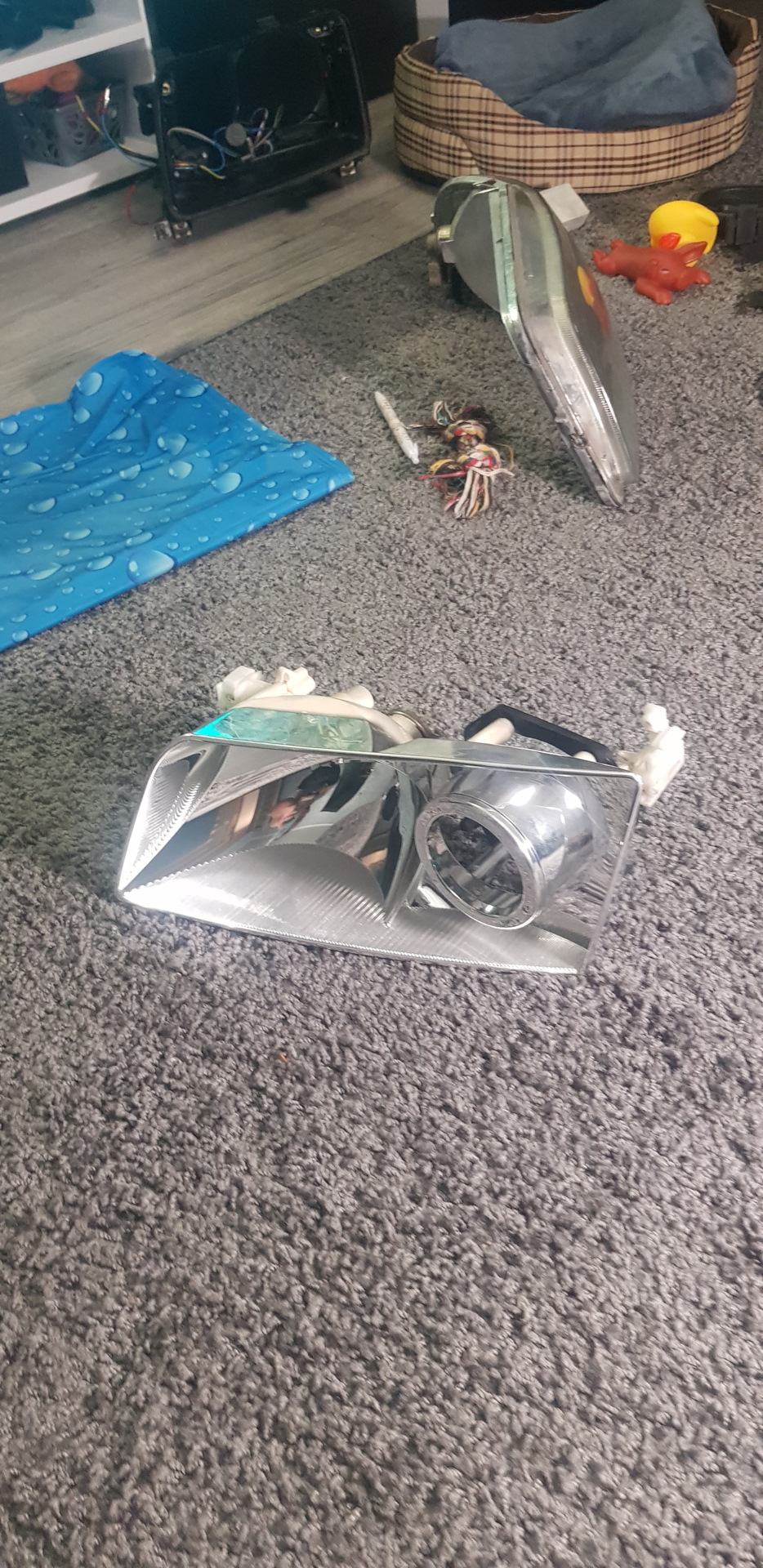 как снять фару на ауди А8Д2 4.2 рейсталинг. полный разбор фары на ауди ...