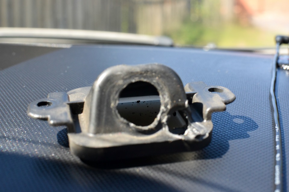 Замена лампочки в бардачке — Mazda 3 (1G) BK, 2 л, 2007 года | своими ...