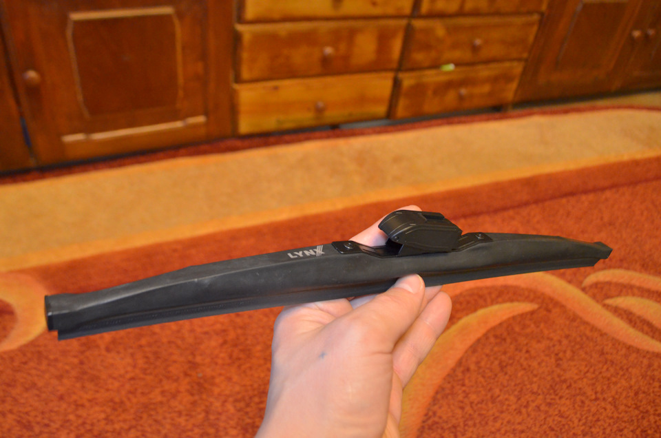 Само резиновое лезвие мягкое, каркас убран в эластичный резиновый чехол, т.е. забиться льду некуда! — Hyundai Tucson (TL)