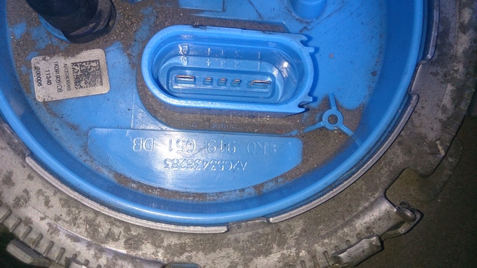 Профилактика сетки бензонасоса_1К0_замена_топливного_фильтра — Skoda ...