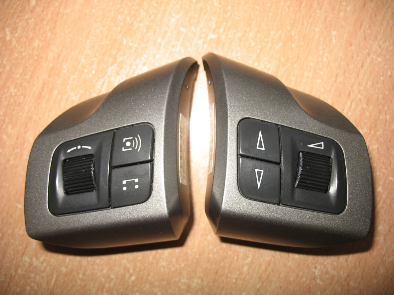 Opel astra h кнопки. Кнопка громкости Opel Astra h. Opel Astra h кнопки на руле.