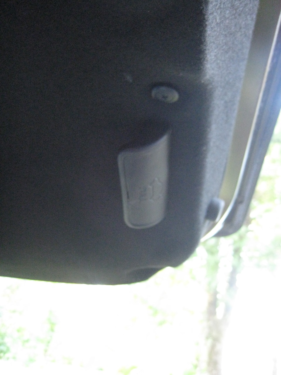 не закрывается багажник на гранте