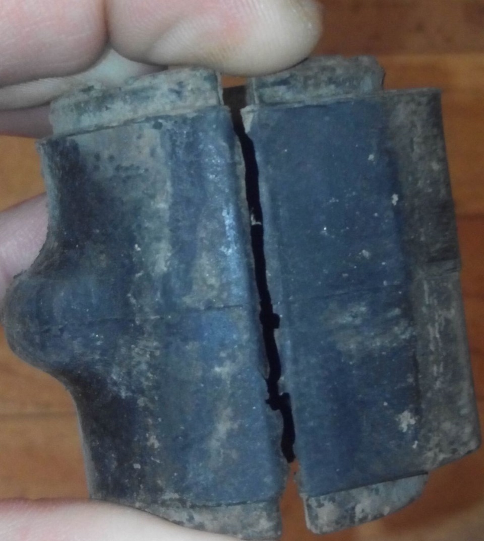 Замена втулок стабилизатора балки поперечной устойчивости — Mazda Demio ...