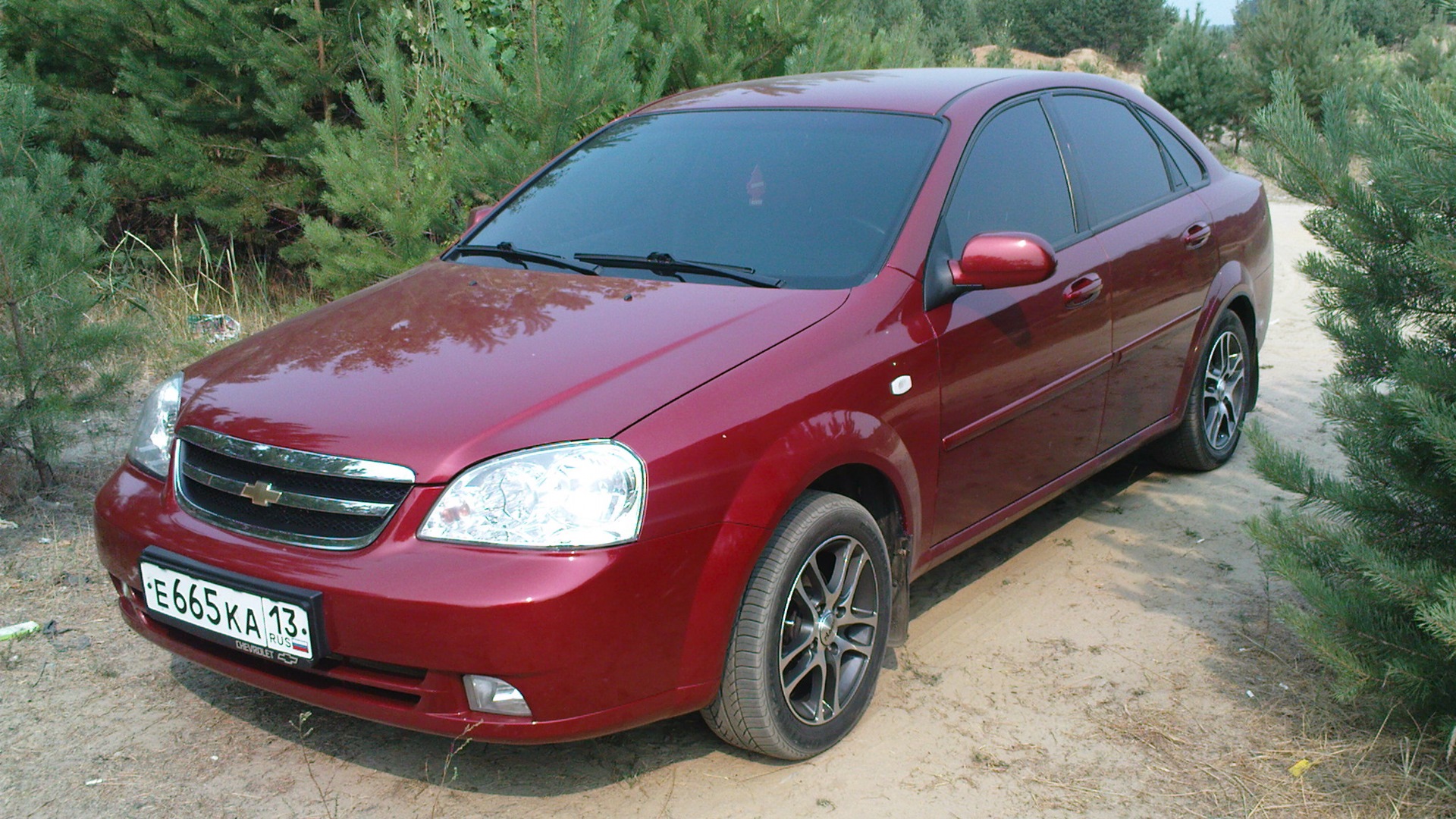 Chevrolet Lacetti красный с черной крышей