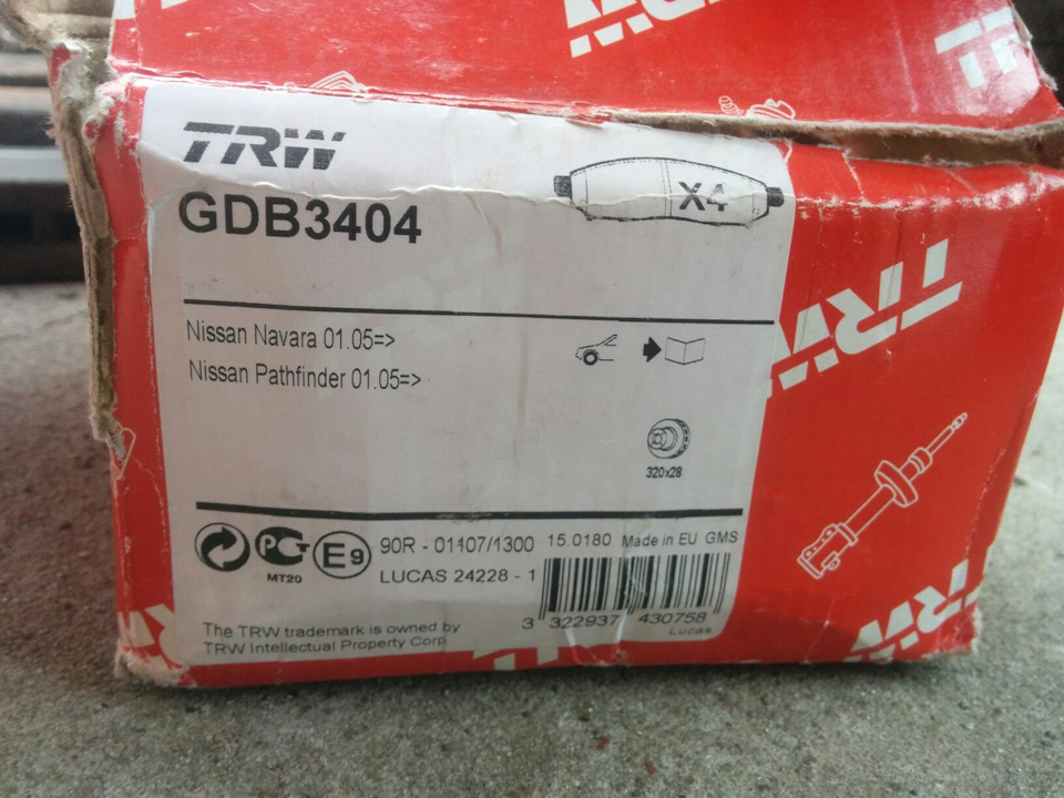 Замена тормозных дисков и колодок — Nissan Navara (2G), 2,5 л, 2007 ...