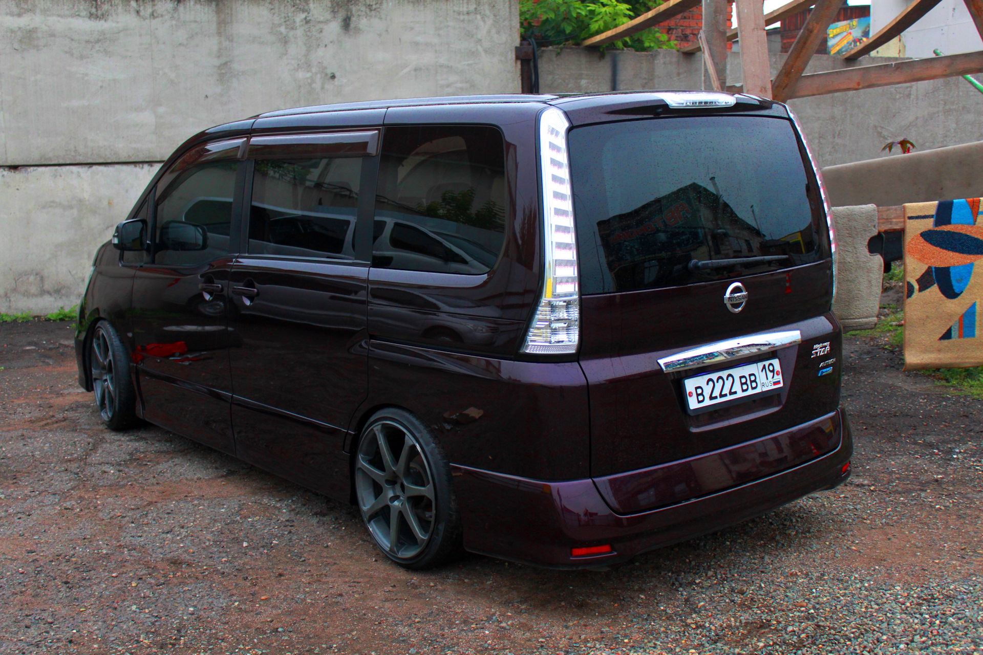 Nissan Serena 26