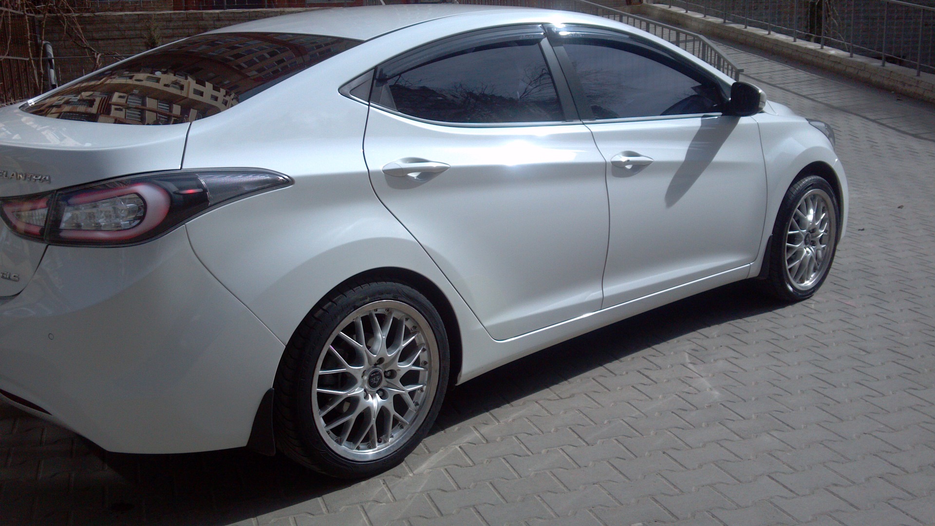 Hyundai elantra drive2