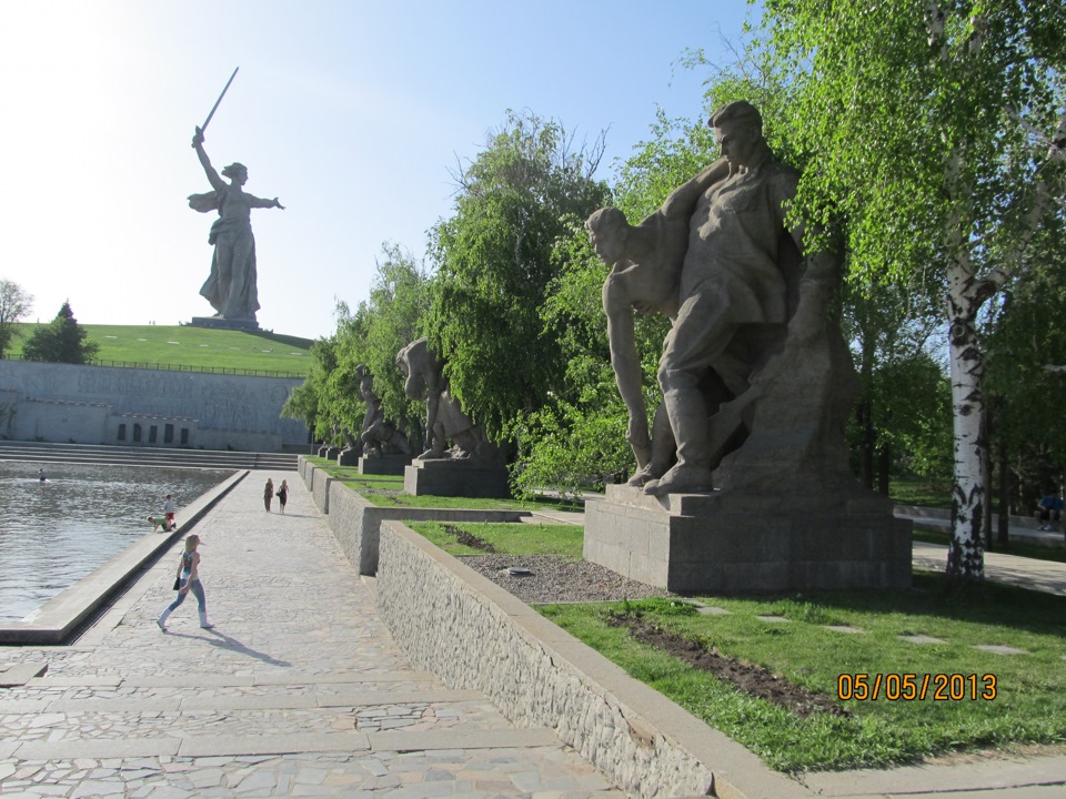 Мамаев курган музей. Мамаев Курган музей Сталинградская битва. Мамаев Курган дом Павлова. Музей Мамаев Курган снаружи.