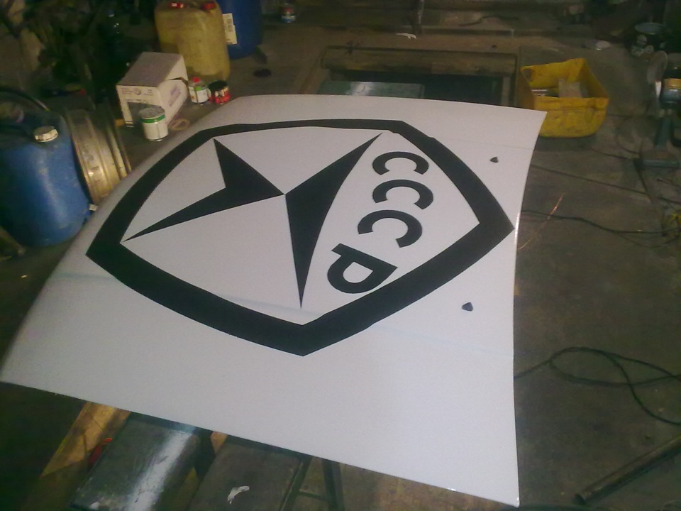 Знак качества на капоте — Москвич 2141, 1,8 л, 1993 года | другое | DRIVE2