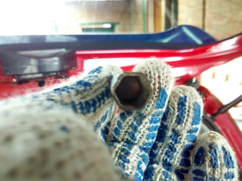 ce32c26s 960 Как крепится спойлер на багажник