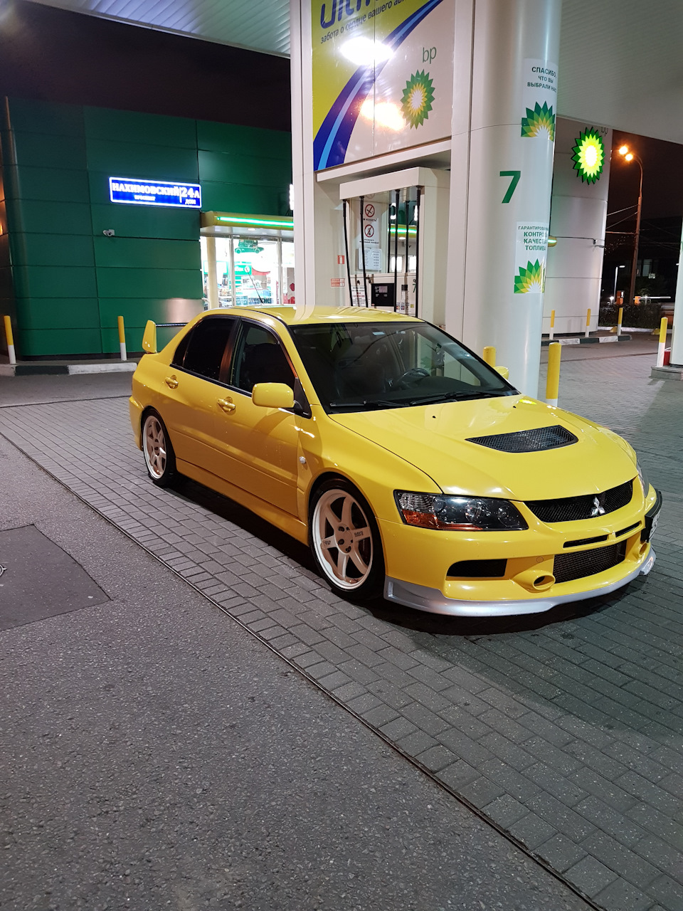 Mitsubishi Lancer Evolution 9 оранжевый