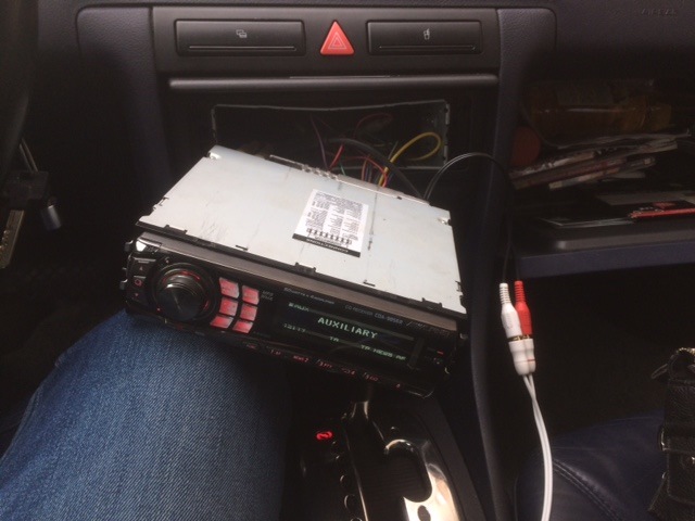 Головное устройство Alpine CDA-9856R + AUX — Audi A6 (C5), 2,4 л, 1998 ...