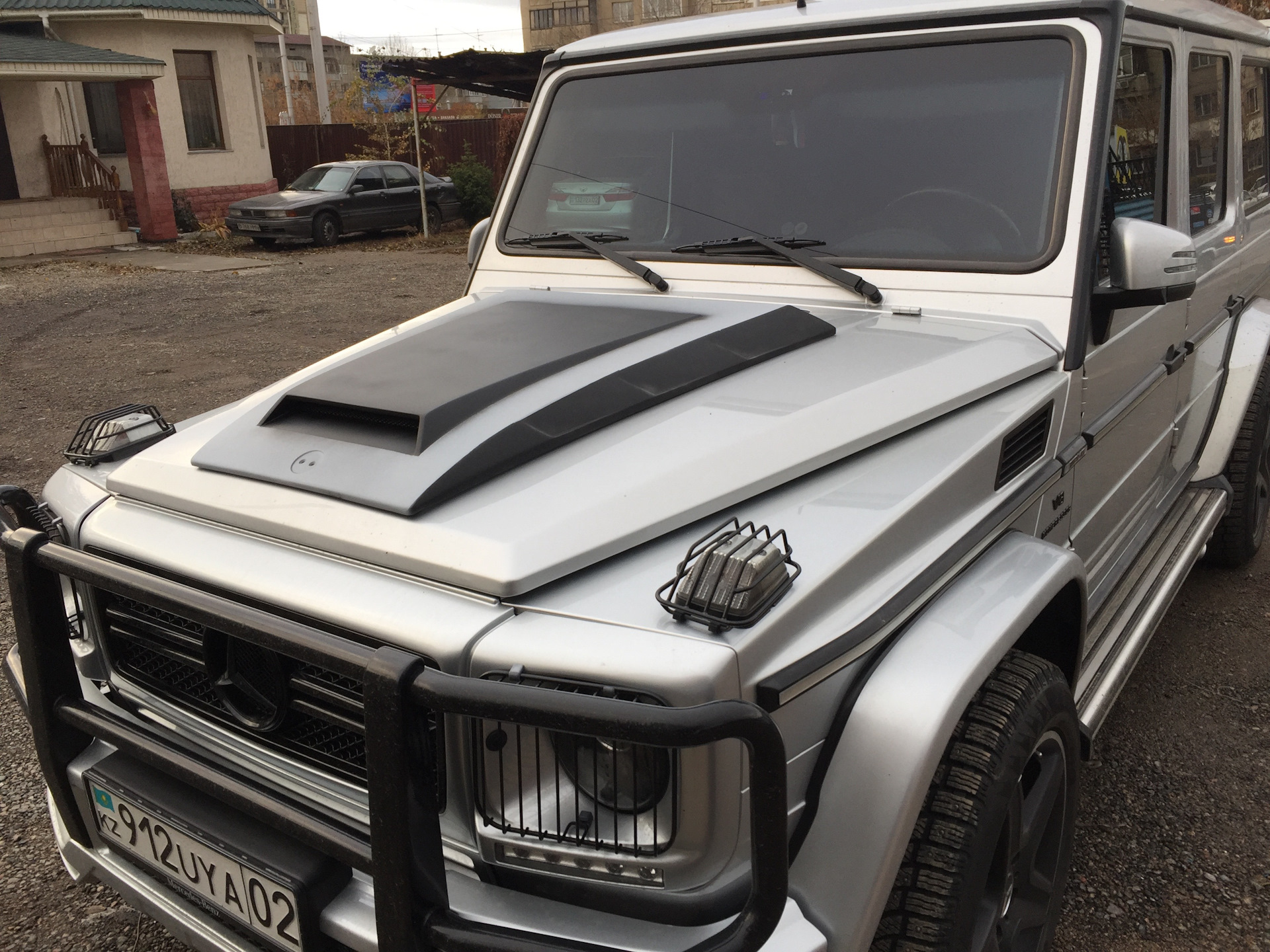 Накладка на гелик. W463 Brabus накладка на капот. Капот Гелика 55. Капот Гелендваген 1990. Воздухозаборник Гелендваген.