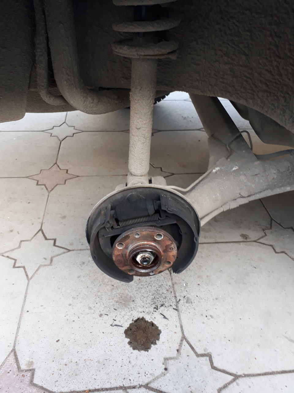 опять подшипник задней ступицы — Lada Гранта (1G), 1,6 л, 2011 года ...