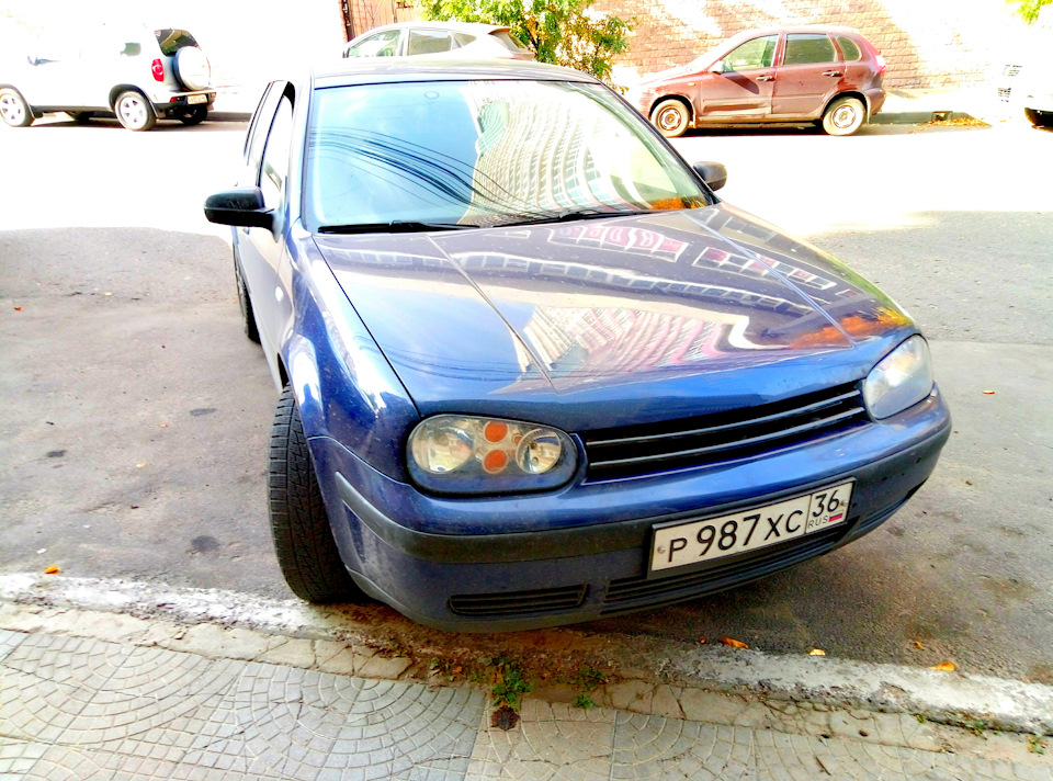 Решетка радиатора без значка — Volkswagen Golf Mk4, 1,4 л, 2001 года ...