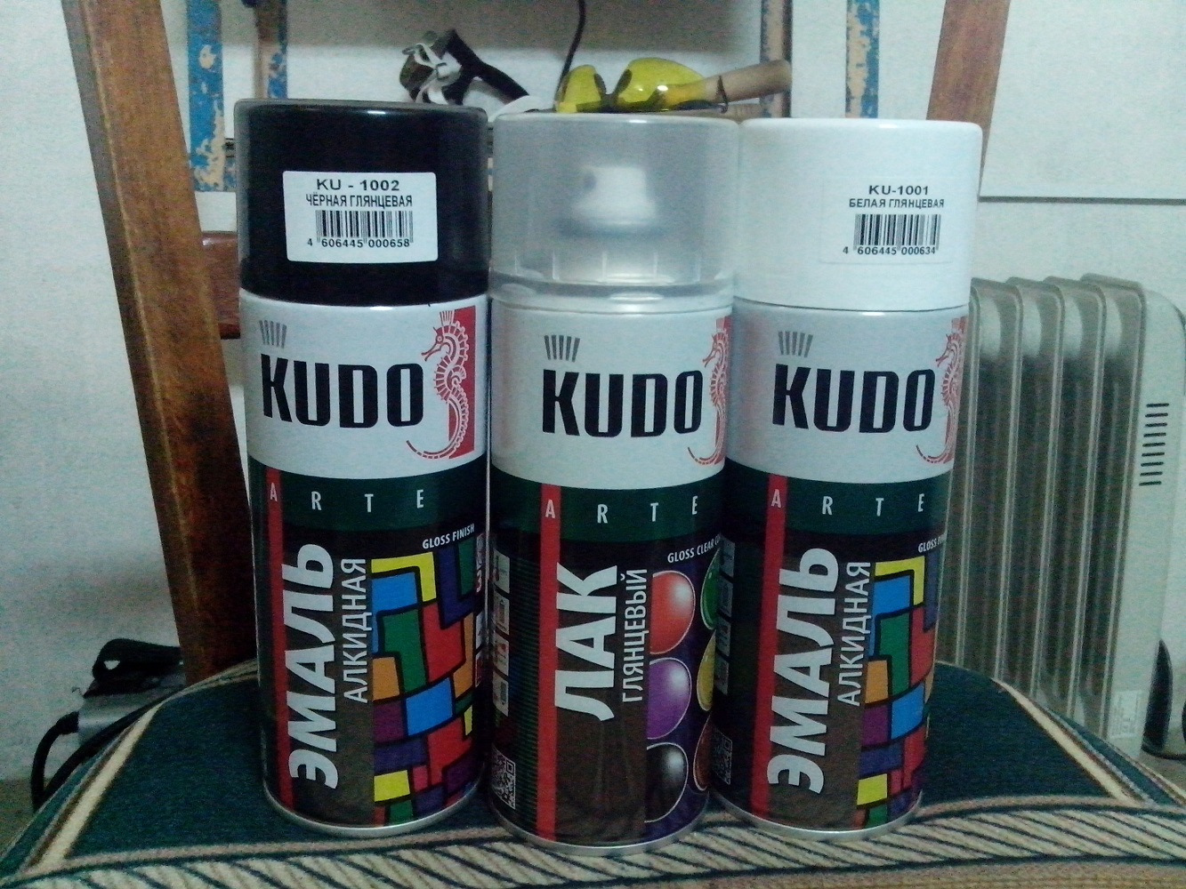 Краска в баллончике для дисков черная. Kudo ku-1001. Kudo аэрозольная автоэмаль ku-1002. Kudo черная глянцевая. Черная глянцевая краска.