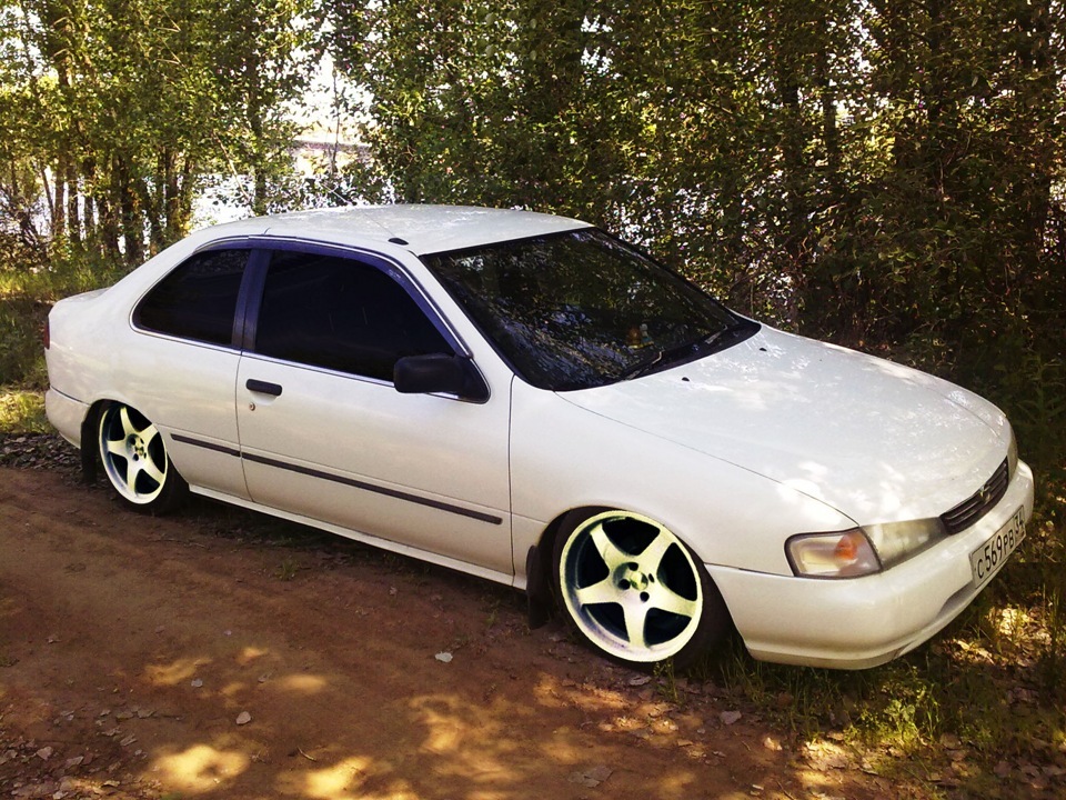 Fb 14. Ниссан Санни fb14. Nissan Sunny b15 r17. Nissan Sunny b15 стенс. Тюнингованный Ниссан Санни.