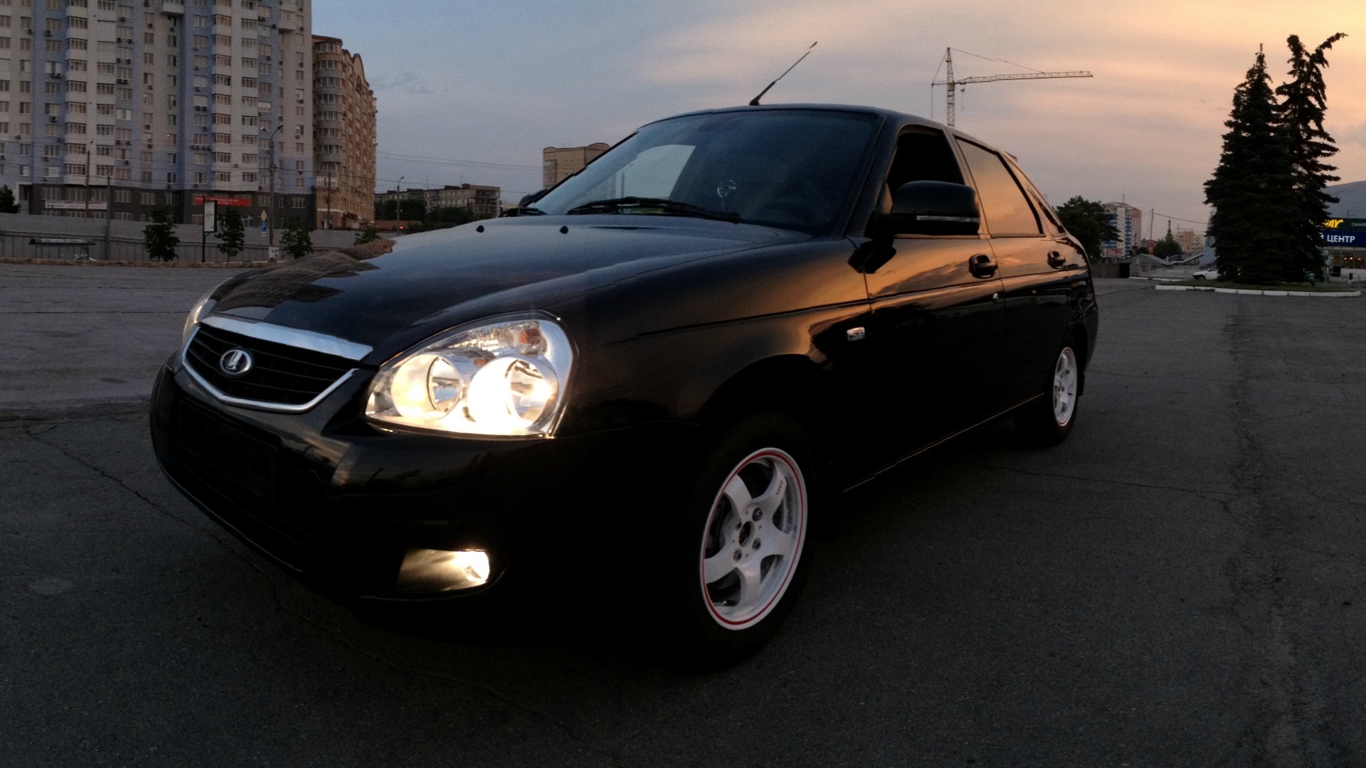 Ваз лада приора хэтчбек 2009 года оренбург. Авито авто приора хэтчбек. 112 машина приора. Авито авто приора хэтчбек. Белая приора хэтчбек рестайлинг.