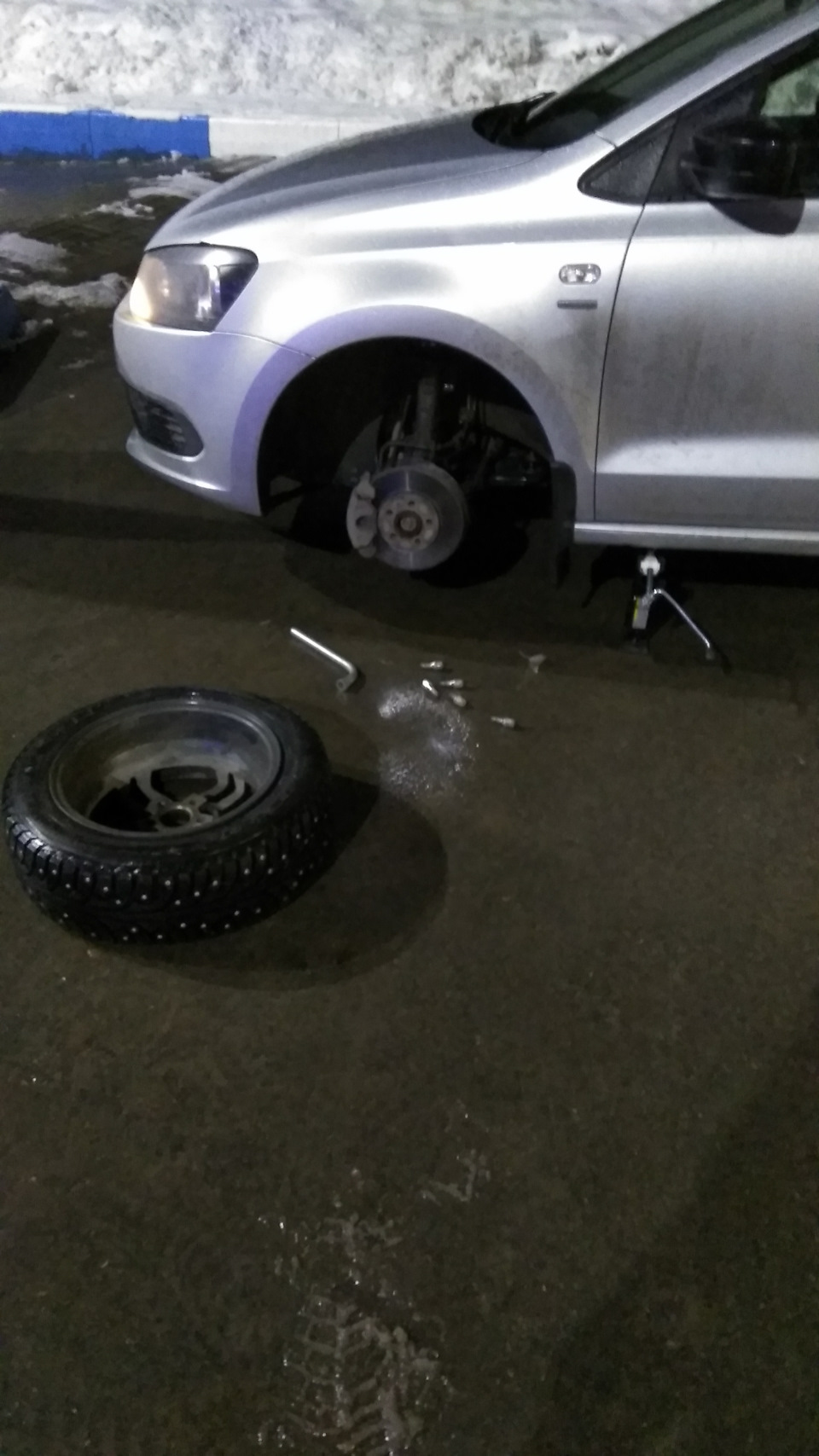 Новогодний подарок от Рязанских дорог. — Volkswagen Polo Sedan, 1,6 л ...