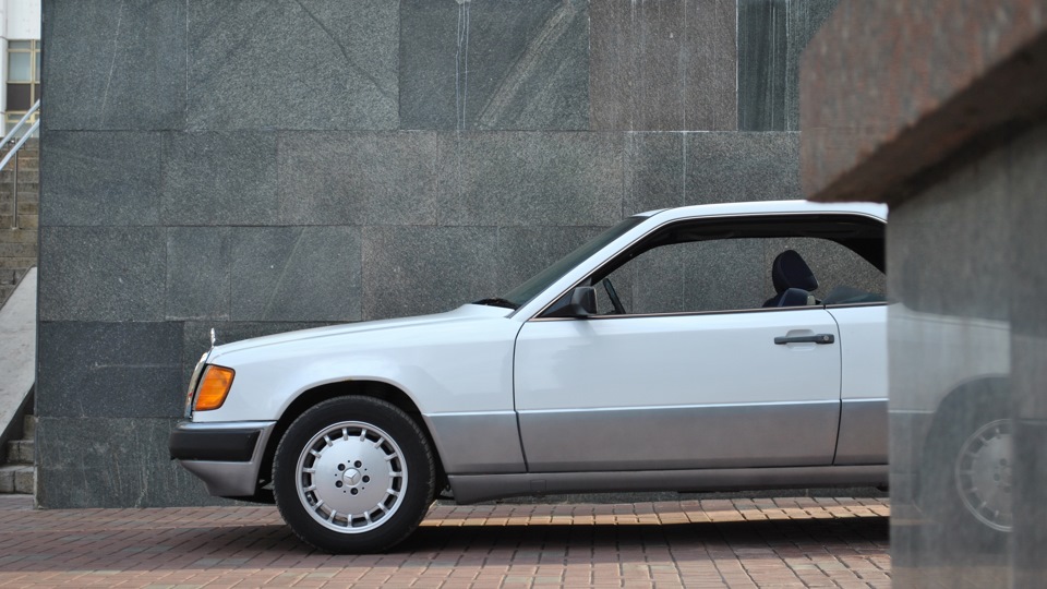 Мерседес м 124. W124 Coupe White. Кузов Mercedes Benz 124 1983. W124 Coupe белый. W124 3.2 купе двухцветный.