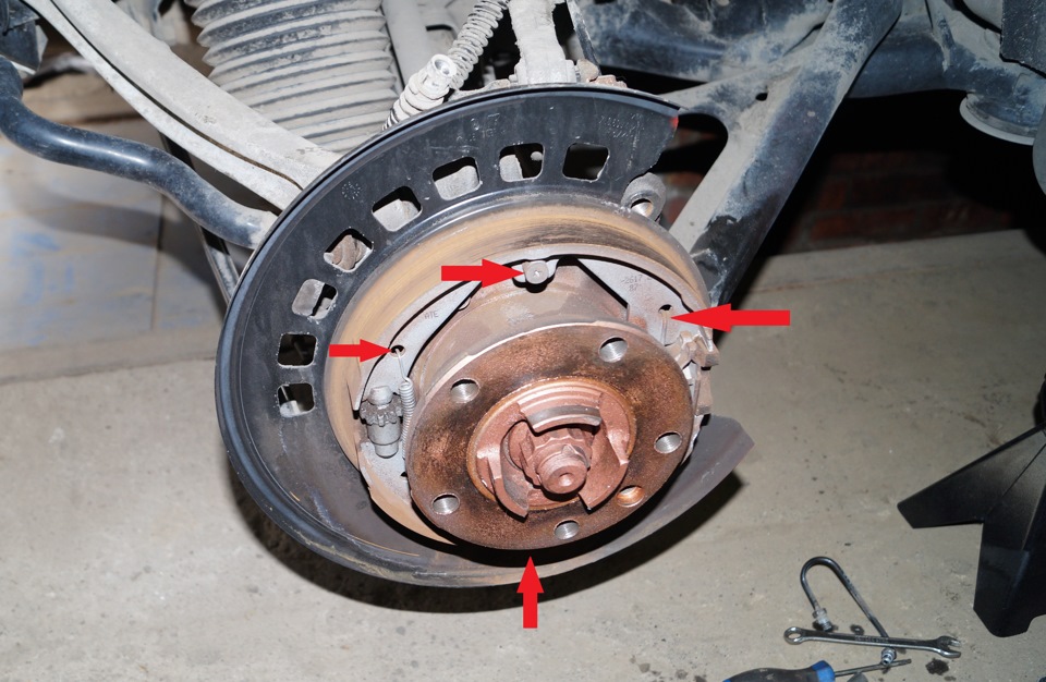 замена задних тормозных колодок ауди q5 с электронным ручником