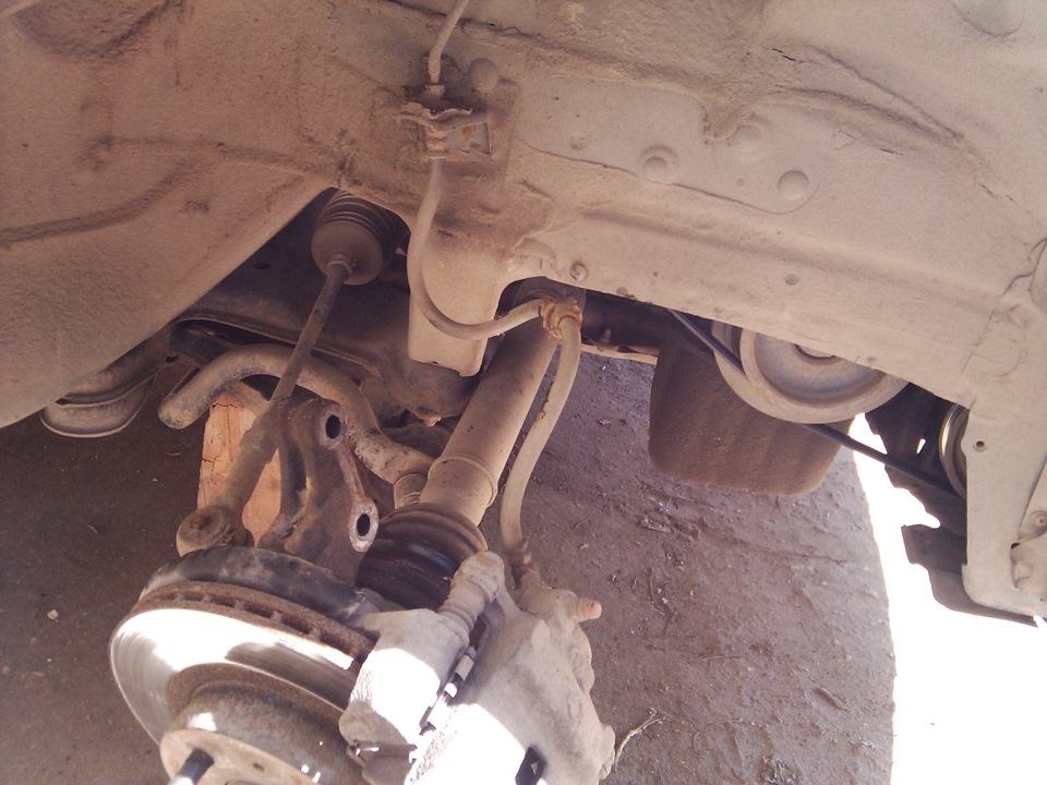 Замена стоек по кругу. — Nissan Almera I (N15), 1,6 л, 1997 года ...
