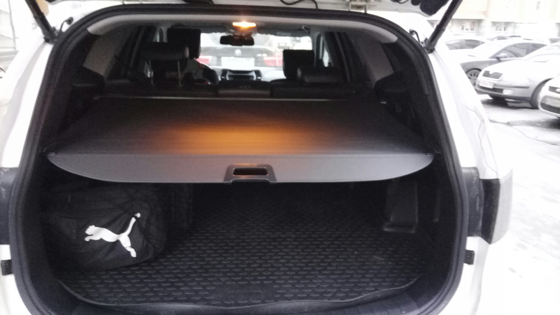 Шторка санта фе. Шторка багажника Hyundai Santa Fe 3. Багажник Хендай Санта Фе 2013. Полка в багажник Санта Фе 3. Шторка багажника Санта Фе 4.