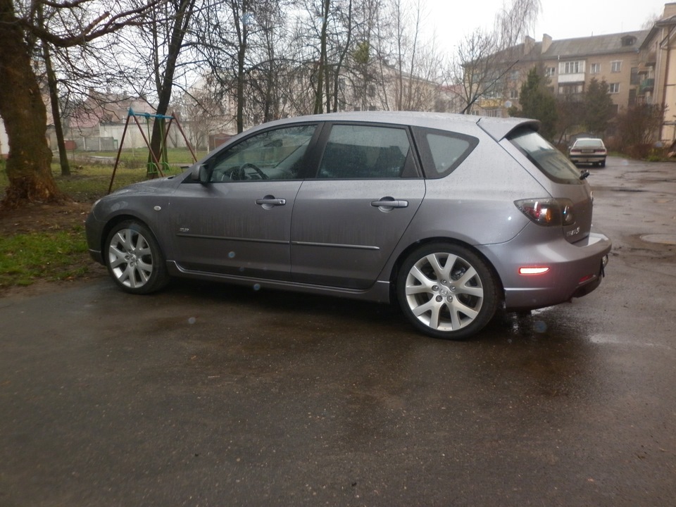 Mazda 3 2008 на дисках