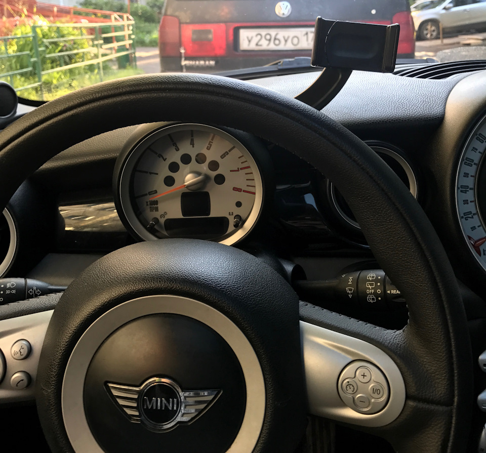 Куда в мини деть телефон? — MINI Cooper S John Cooper Works, 1,6 л, 2009  года | аксессуары | DRIVE2