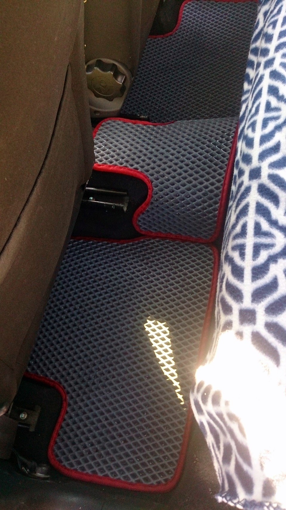 Задний ряд — Lada Гранта Лифтбек (1G)