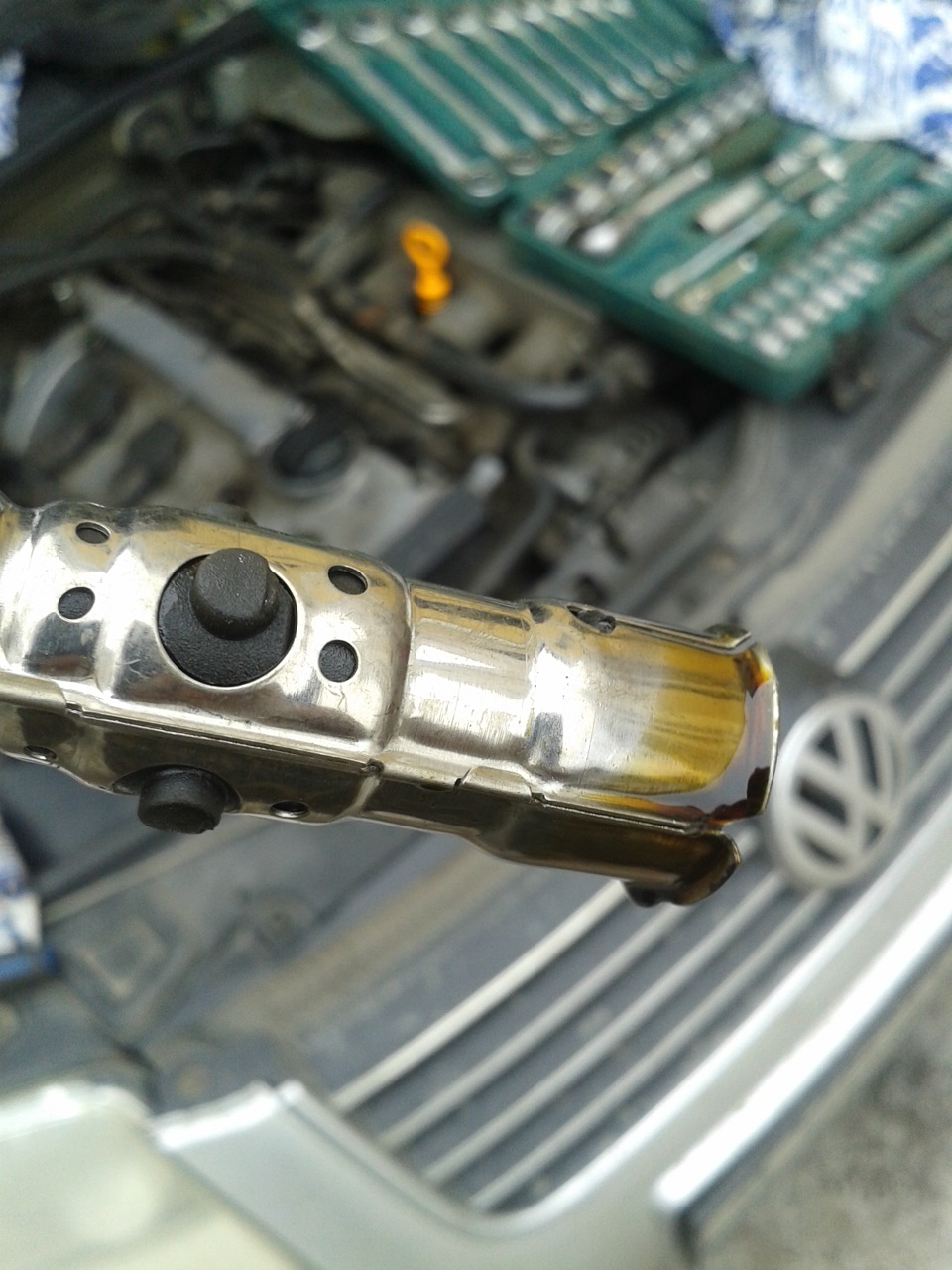 Масло ГУР и масло в свечных колодцах — Volkswagen Passat B5, 1,8 л ...