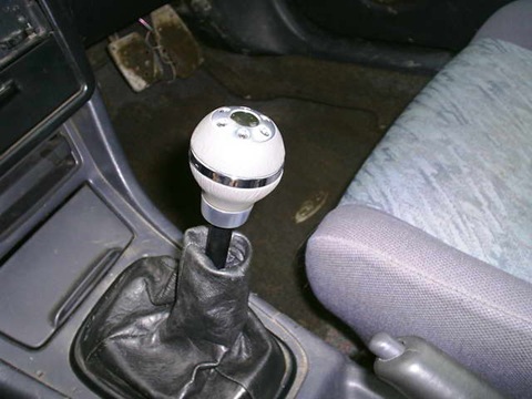 Replacing the gearbox knob - getting rid of the ara - Toyota Sprinter Trueno 15 L 1997