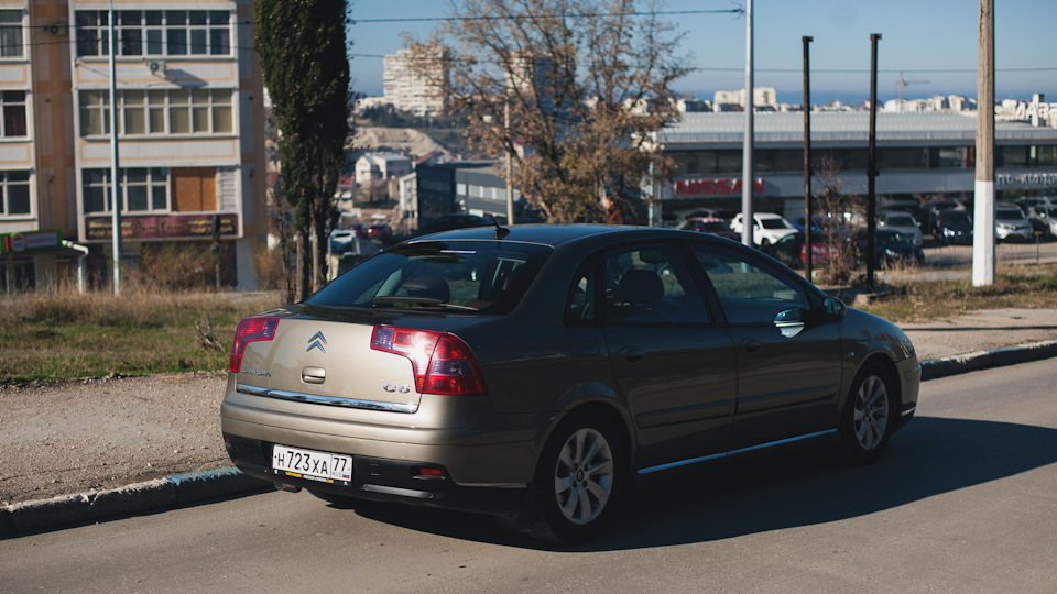 Фото для Вадима. НА ФОНЕ МОРЯ))))) (нужно чуть приглядеться) — Citroen C5 (1G)