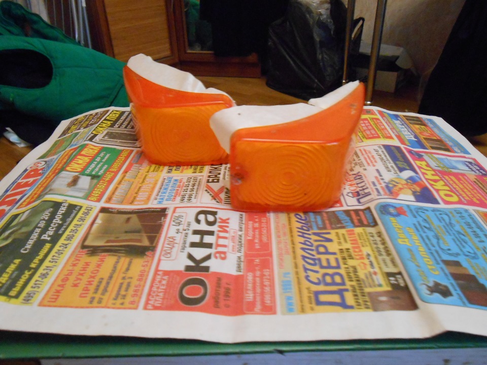 решил покрасить и передние поворотники — ГАЗ 24, 2,5 л, 1981 года ...