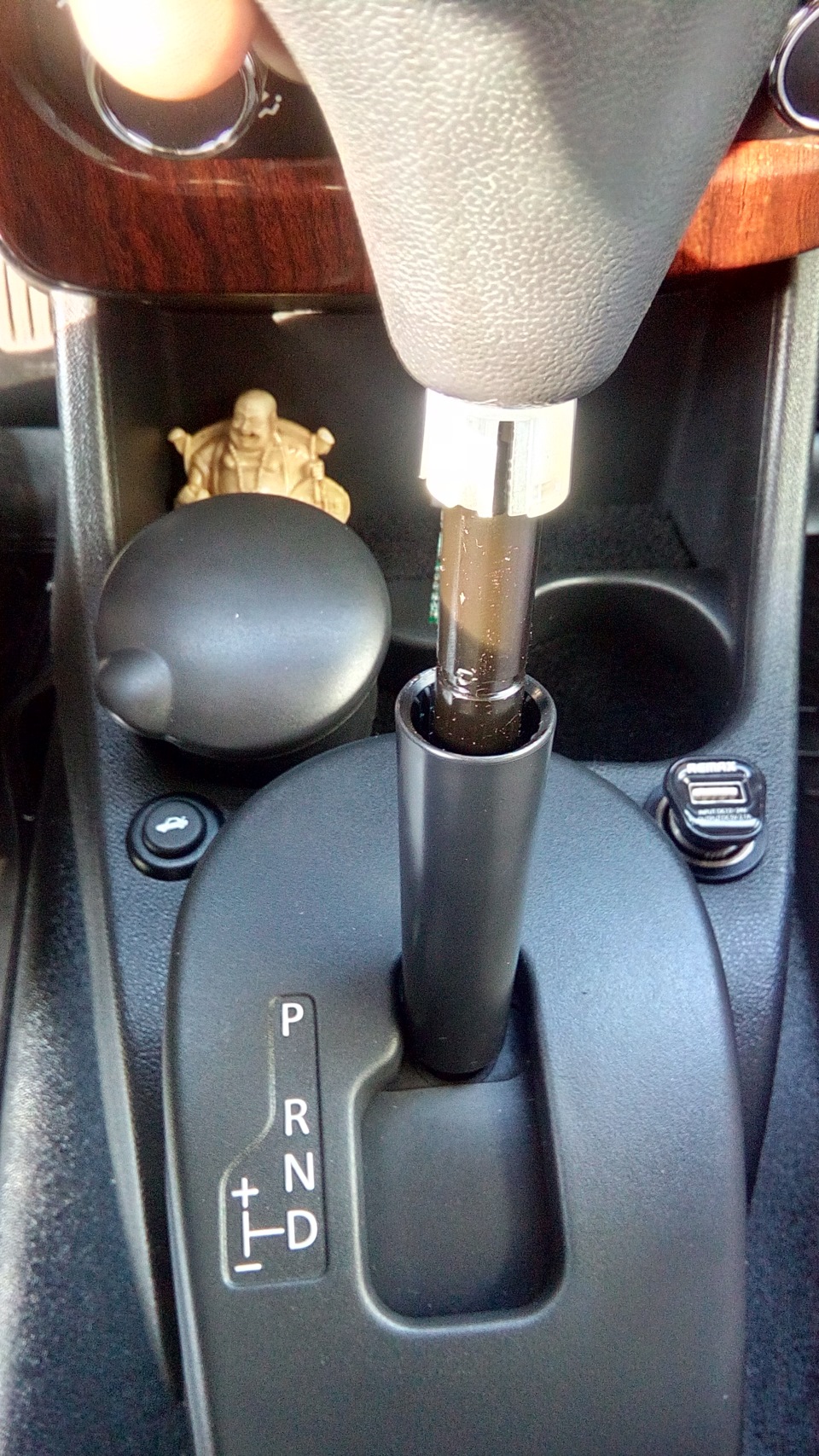 тянем ручку вверх — Renault Logan (1G)