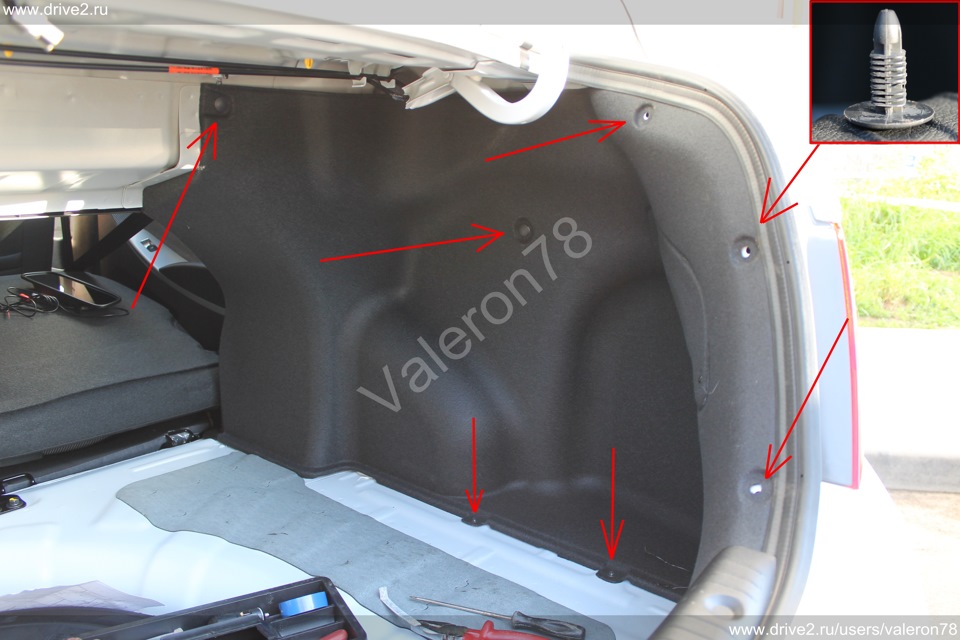 Обшивка багажника солярис. Клипса обшивки багажника Hyundai Solaris 2013. Хендай ix35 обшивка багажника. Клипсы на Hyundai ix35 на багажника. Снятие обшивки багажника ix35.