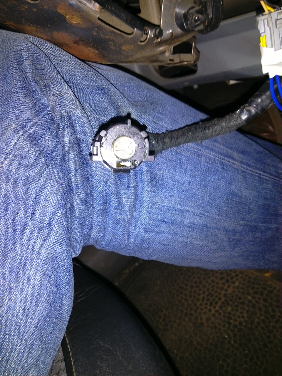 В замке зажигания сломался ключ — Renault Symbol, 1,4 л, 2002 года ...