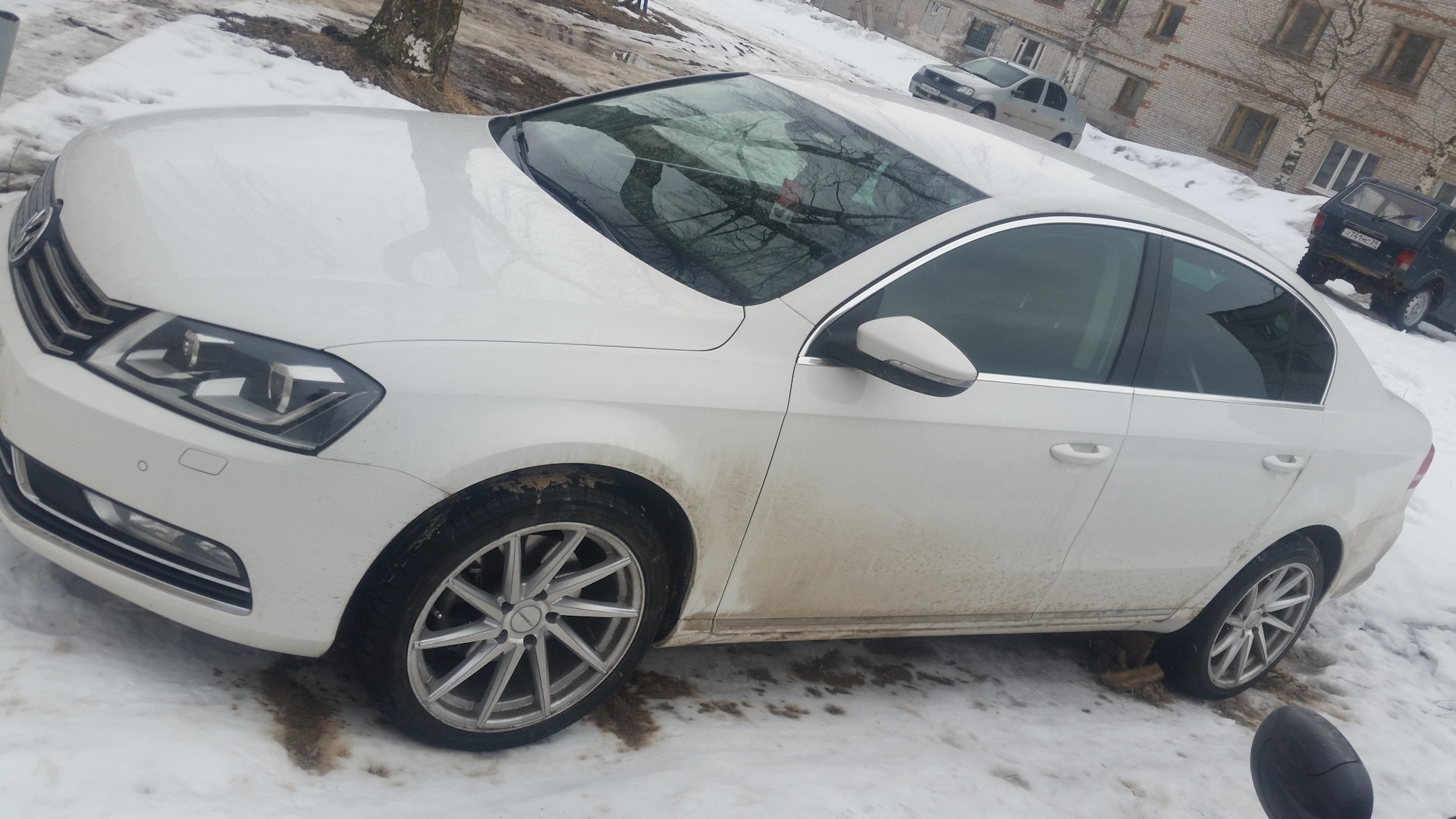 Volkswagen Jetta белая r18 Воссены