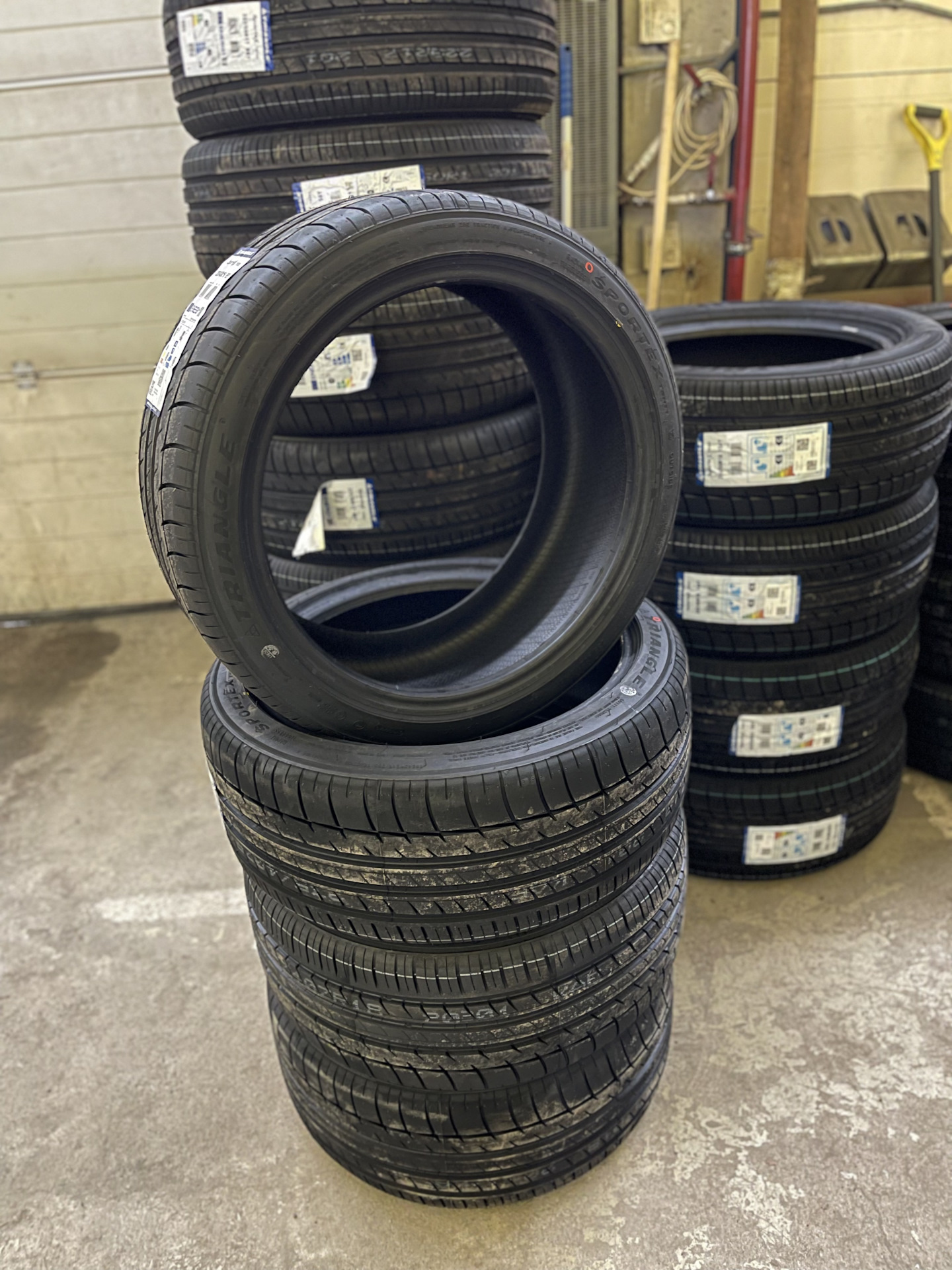 #70. Летняя резина Triangle TH201 Sportex 235/40 R18 95Y XL — Ford ...