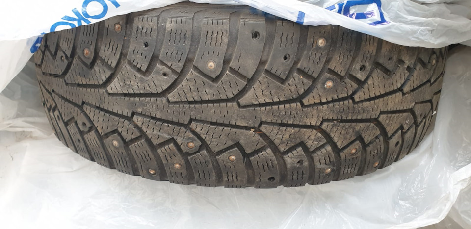 Шины зимние шипованные Nokian 215/65 R16 на Peugeot Expert (3G ...