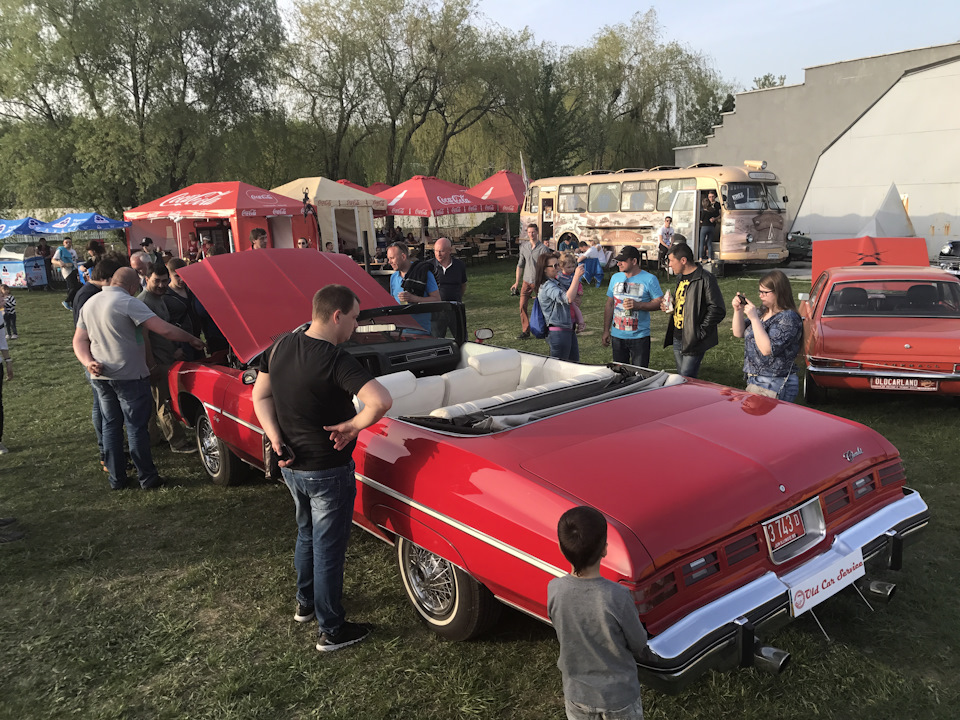 Второе событие — рассмотрел вблизи и покатался на автомобиле, который мне тоже очень давно интересен, Chevy Impala самого крупного поколения 1971-76. Крепко задумался о практической применимости такого кабрика для путешествий… — Pontiac Firebird (4G). Запчасти на фото: 1314307