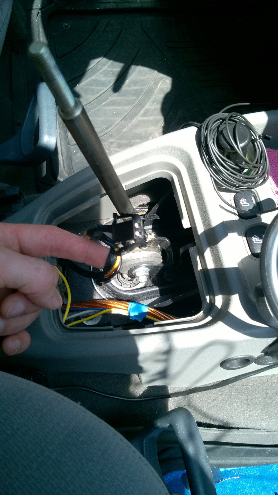 Калина плохо включается передача. Фиксатор включения задней скорости калина. Упор задней передачи рычаг кпп ваз 2115. Калина плохо включается передача. Не включается задняя передача на калине 1.